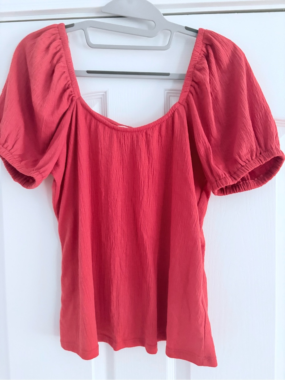 Scoop Neck Puff Sleeve Top in Coral